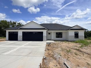 14868 Welch Dr, Ashland, MO 63010