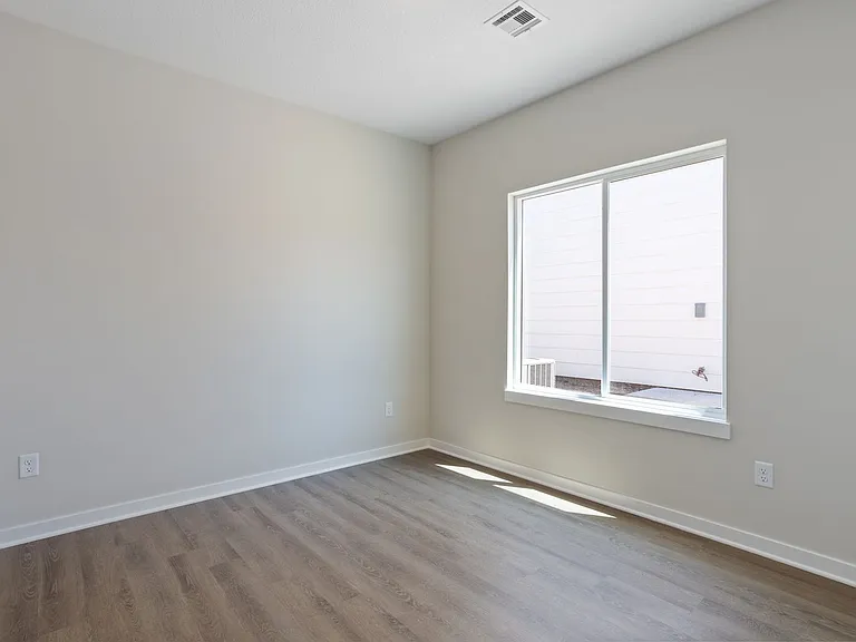 446 S Longbranch Dr — Photo 6