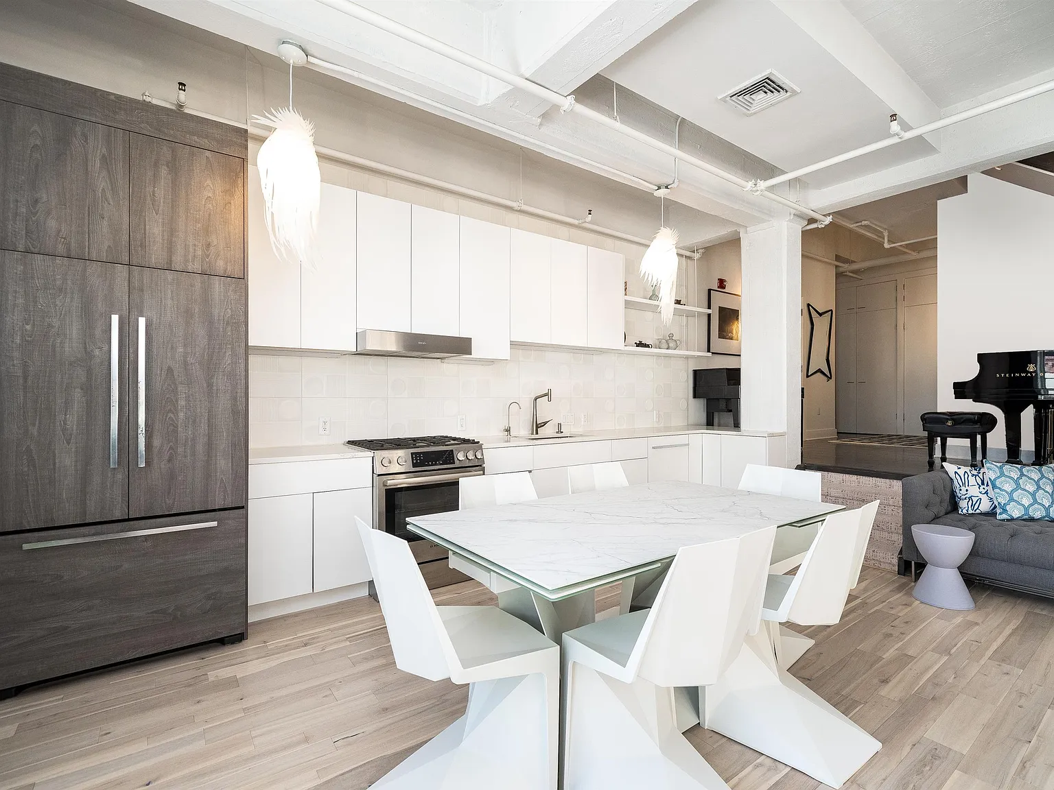 2 bed, 2.0 bath, 1310 sqft, $6,900 — Photo 2