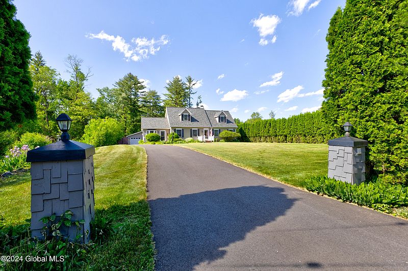 3rd image of 515 Grand Avenue