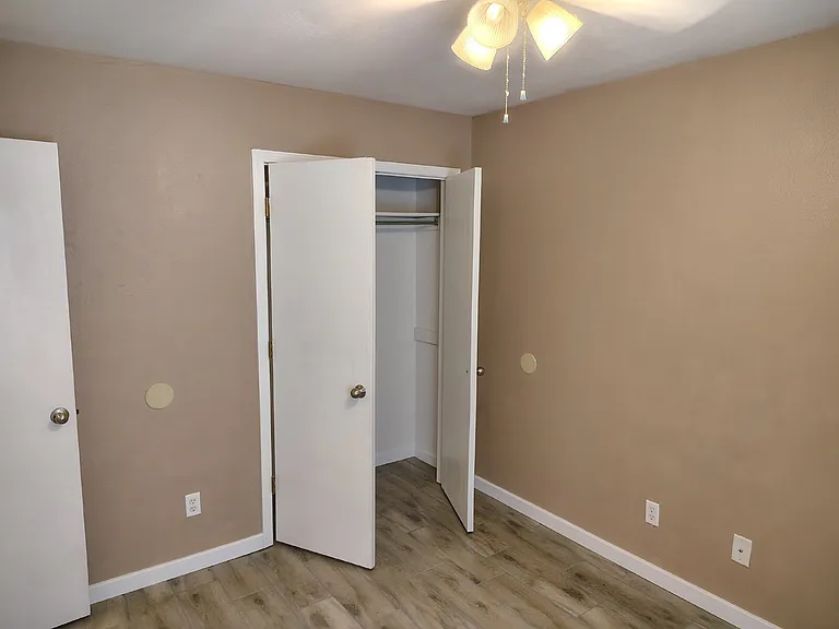 1700 Joshua Pl #B — Photo 9
