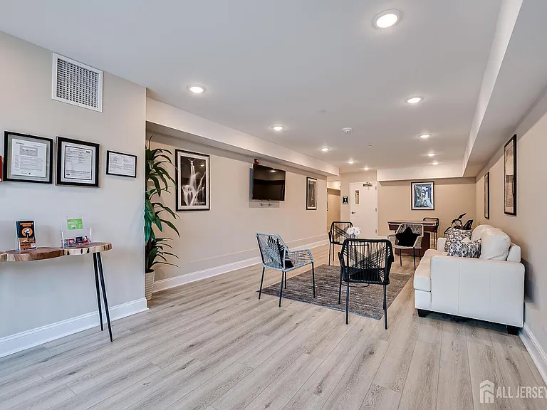 21 Station Pl — Photo 7