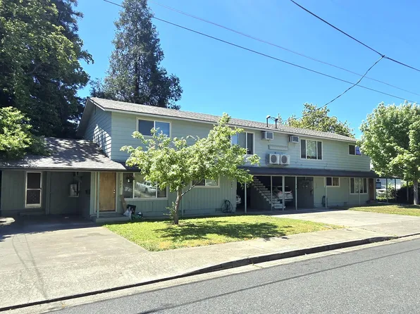 791 NE Wharton Dr, Grants Pass, OR 97526