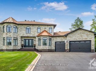 699 Ballycastle Cres, Ottawa, ON K1X0A4