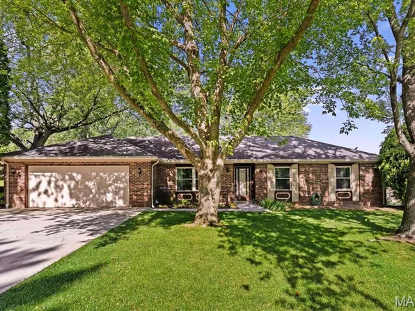 9 Eagle Dr, Shiloh, IL 62221