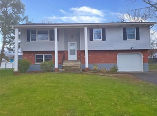 8 Brewster Dr, Middletown, NY 10940