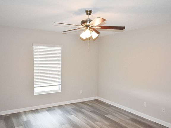 5th image of 177 SW Thornhill Dr