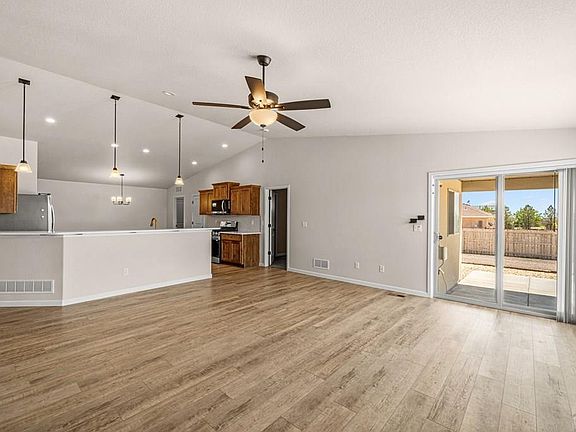 5th image of 598 E Chaunsey Dr