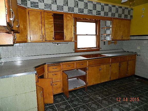3rd image of 857 W 123rd St