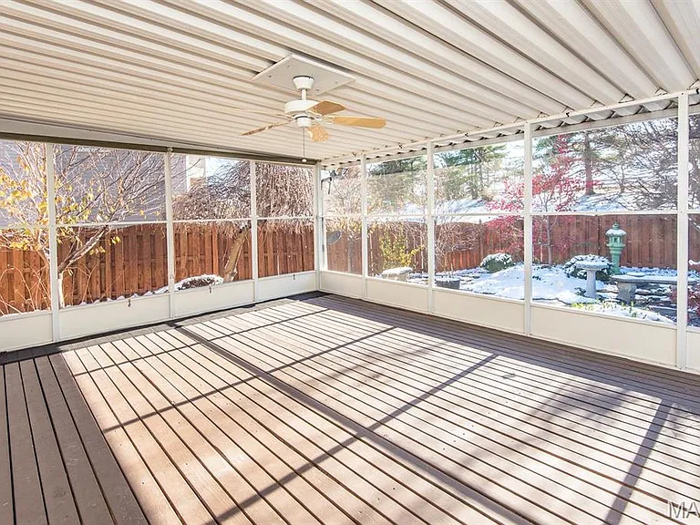 4 Barrington Dr — Photo 34