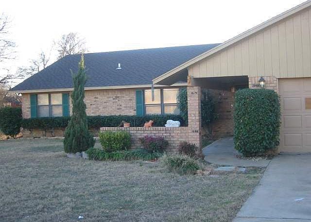 1st image of 654 Lakeshore Dr