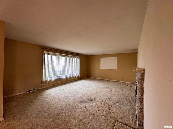 3rd image of 708 Jamie Ln