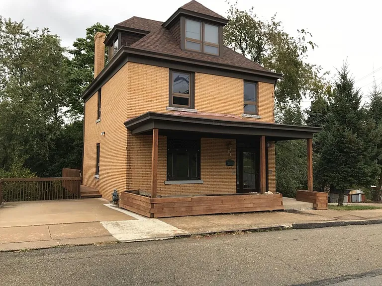 402 Edith St — Photo 2