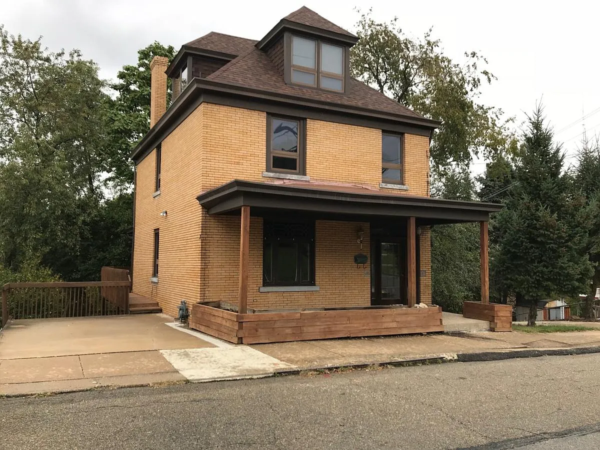 Building Photo - 402 Edith St