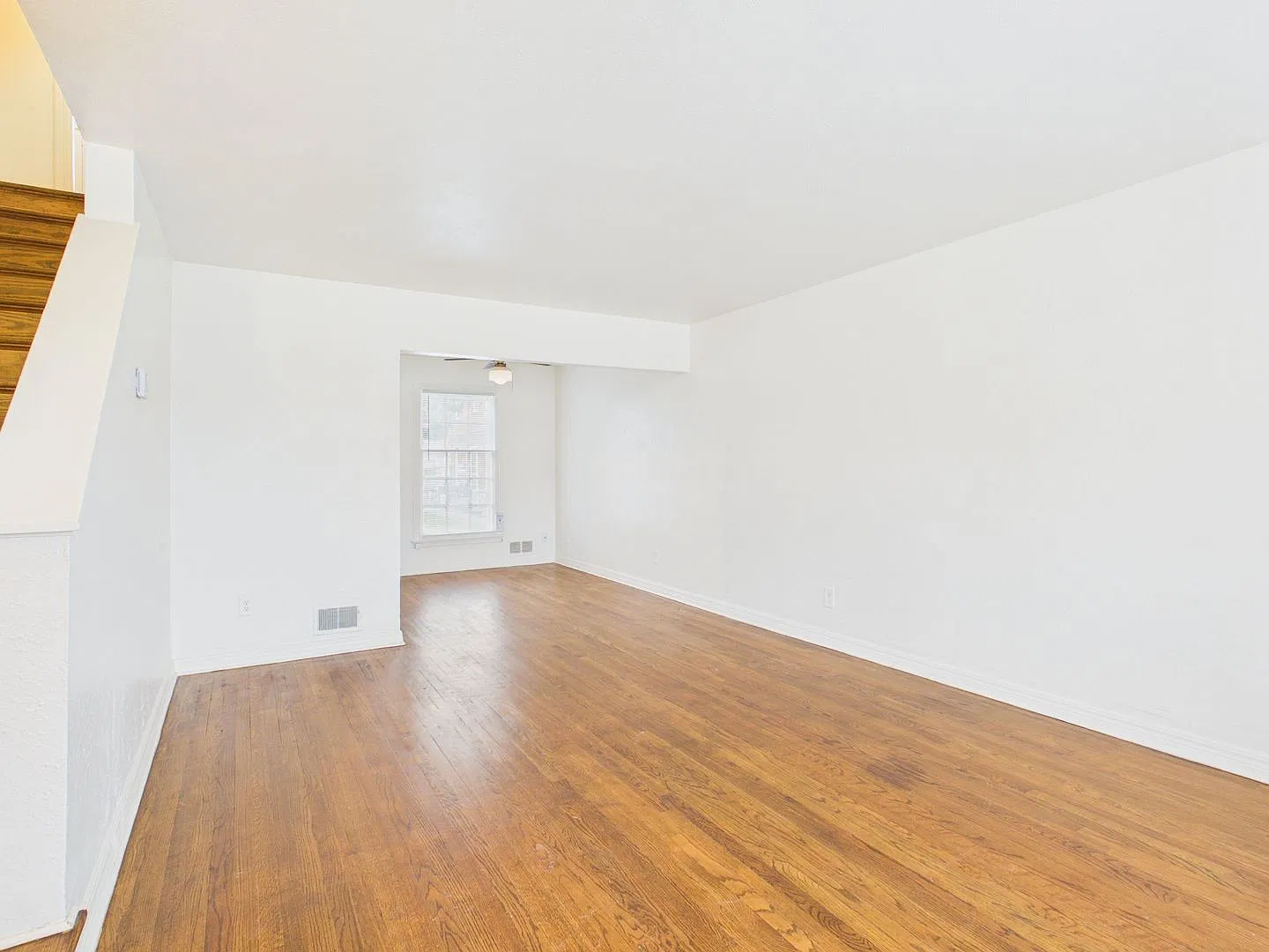Cute 2 bed 1 bath you don't want to miss! — Photo 3
