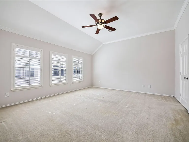1800 W Webster St — Photo 13