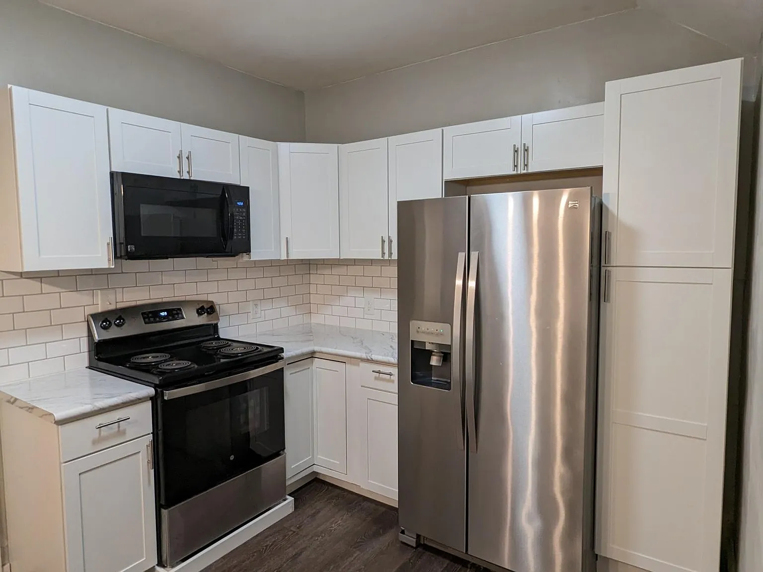 6 bed, 2450 sqft, $4,350 — Photo 2