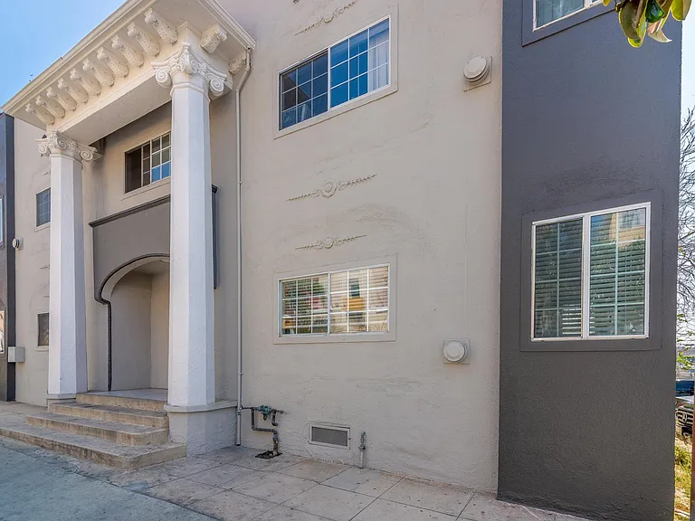 740 S Carondelet St — Photo 8