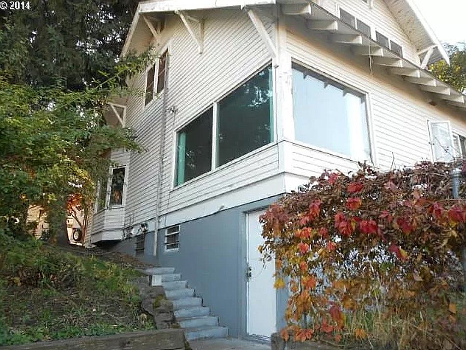 2nd image of 1521 E 9th St