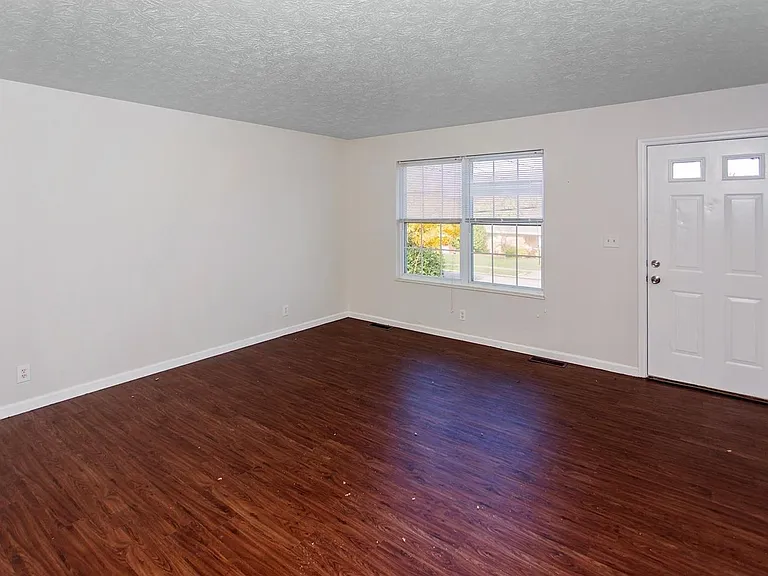 5695 Victoryview Ln — Photo 5