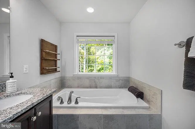 1319 Gilmore St — Photo 33