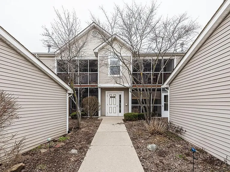 1550 Oakfield Dr — Photo 3