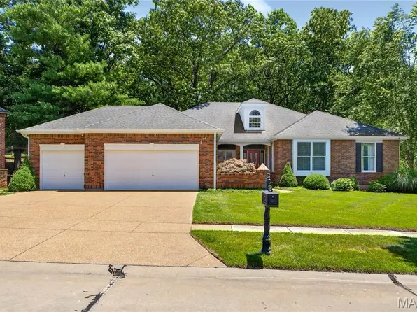 1706 Big Horn Basin Dr, Ballwin, MO 63011