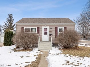1102 11th St N, Moorhead, MN 56560