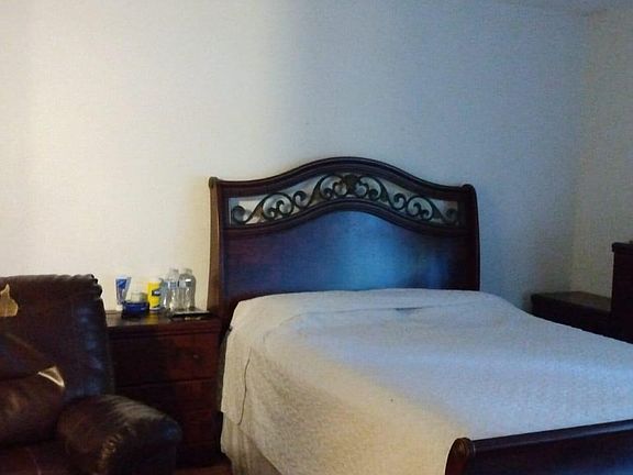 5th image of 7075 NW 186th St APT C207