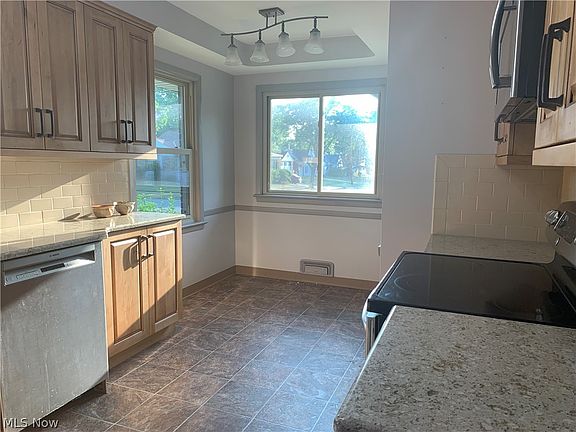 4th image of 2063 Miramar Blvd