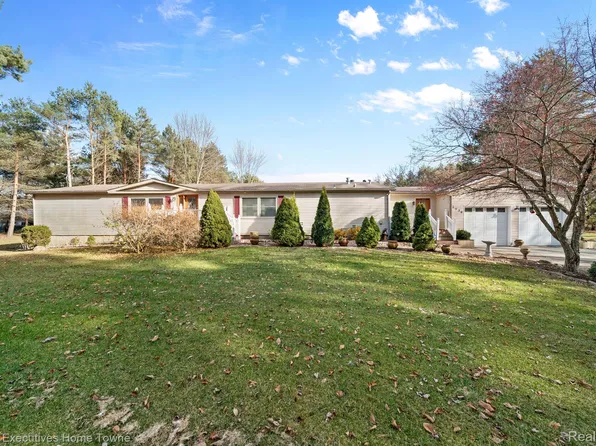 6536 State Rd, Burtchville, MI 48059