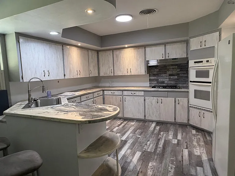 1547 Singleton Ave — Photo 6