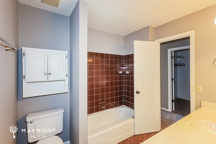 8433 Thomas Ct N — Photo 13