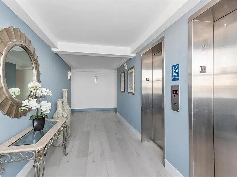 2881 33rd Ct #Penthouse A — Photo 21