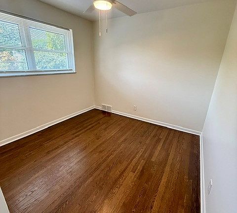 5th image of 1483 W Lane Ave