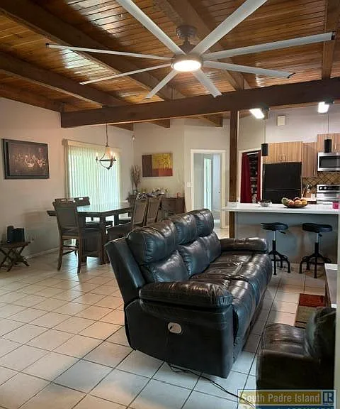 1025 Beach Blvd — Photo 4