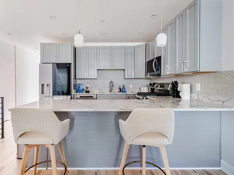 1331 Queen St NE — Photo 16