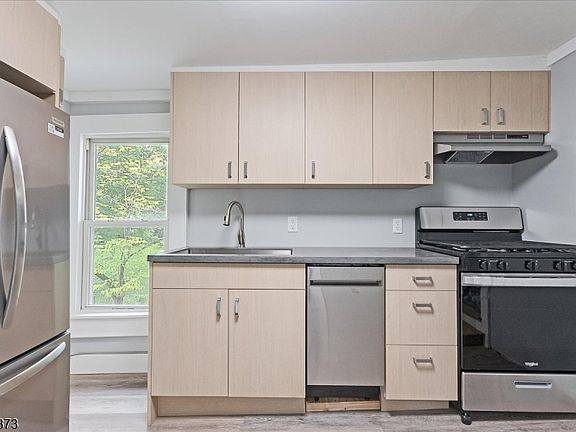 4th image of 4 Maple St