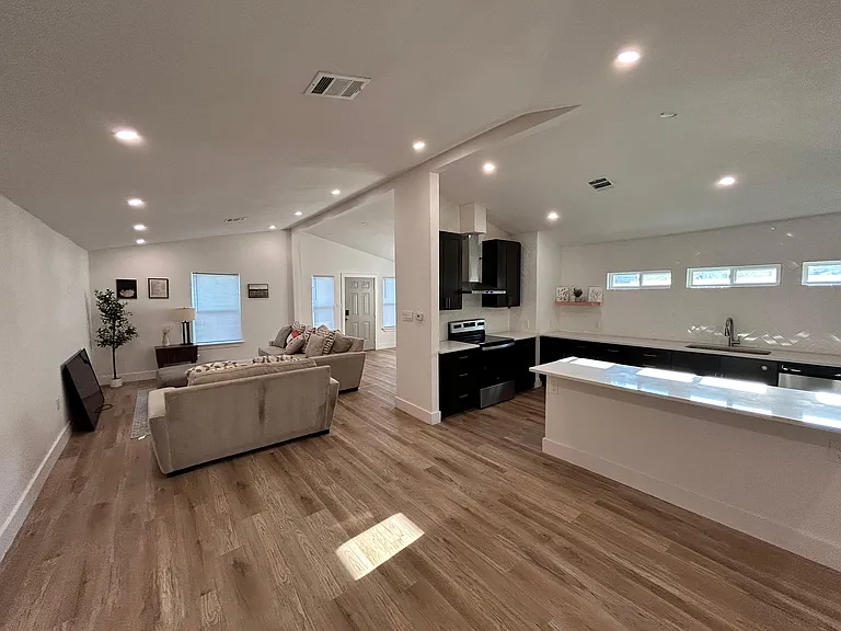 1023 Strickland St — Photo 21