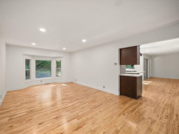 4th image of 1114 E 19th Ave