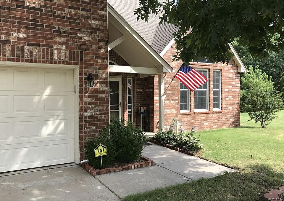 1st image of 3108 W Norman Cres N