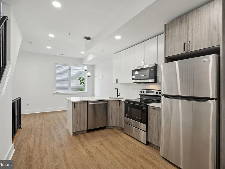 528 W Berks St #1 — Photo 10