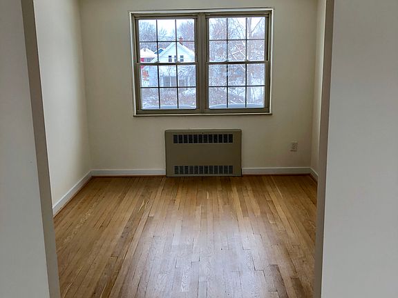 4th image of 451 Bernhardt Dr APT 4