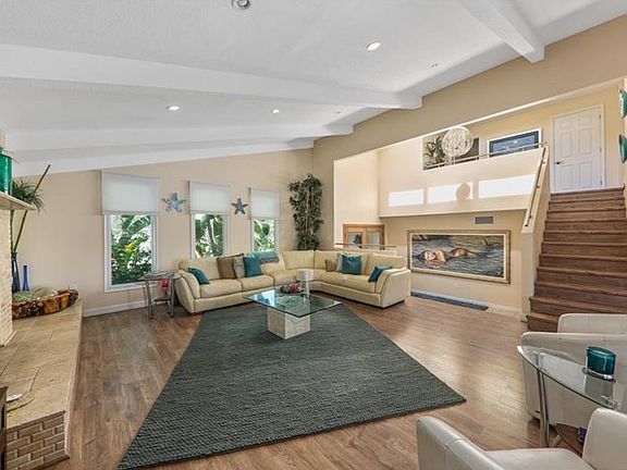 4th image of 4611 Higel Ave