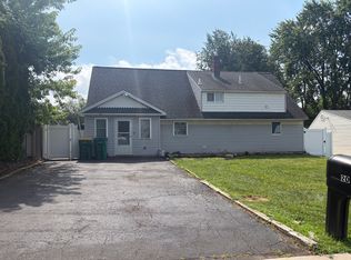 20 Inwood Rd, Levittown, PA 19057
