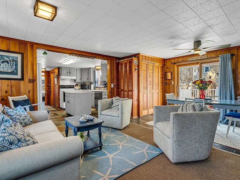 32 Bassett Ln — Photo 11