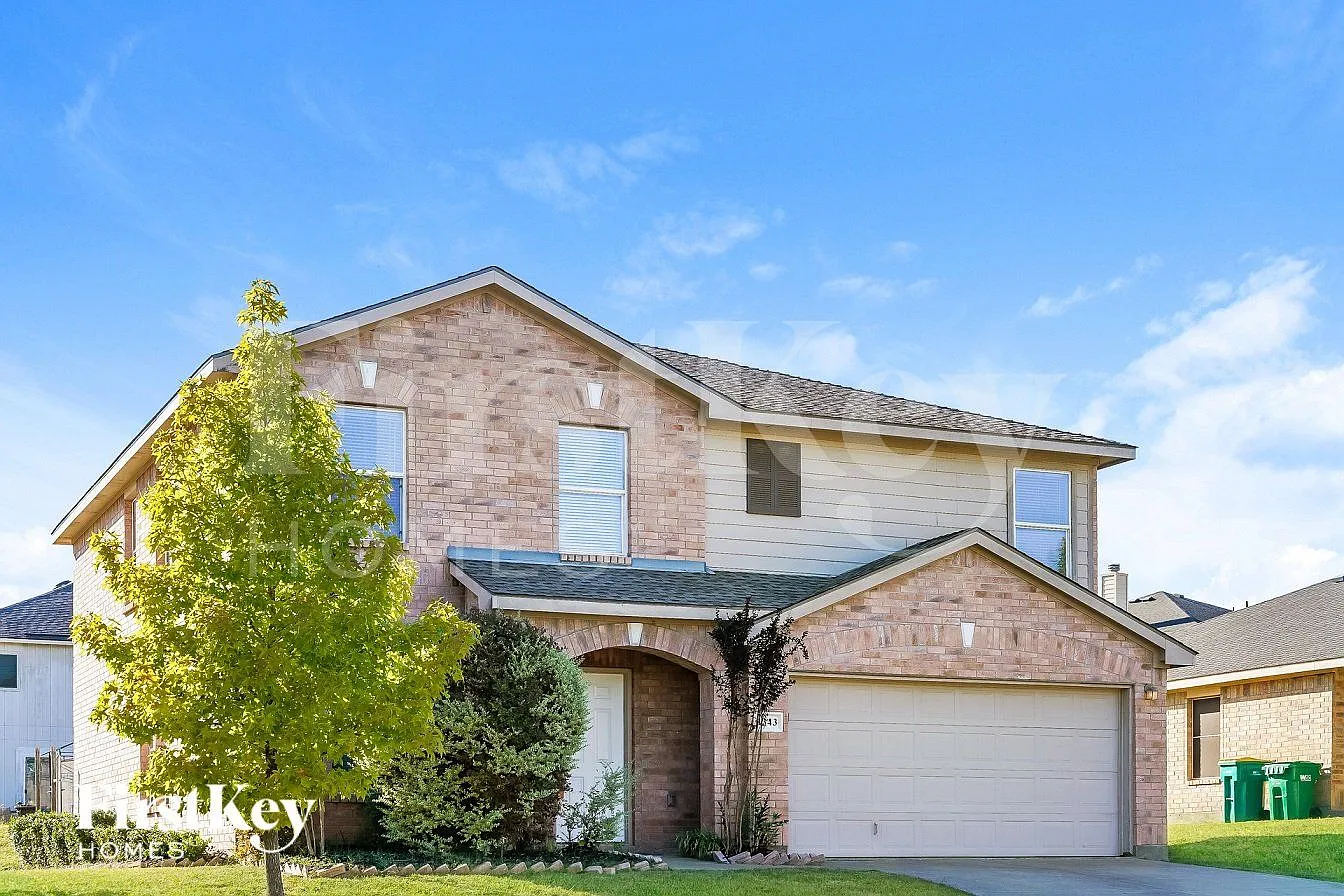 4 bed, 2.5 bath, 2428 sqft, $2,635 — Photo 3