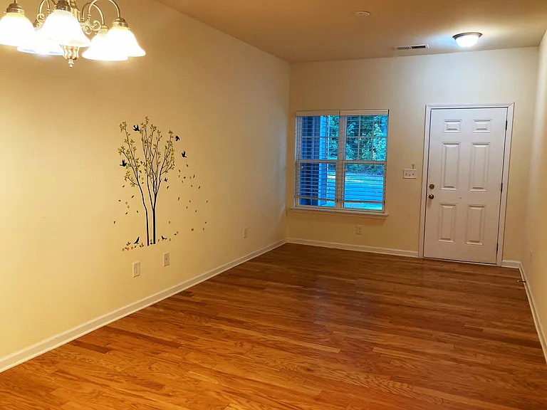 10424 Benfield Rd — Photo 2