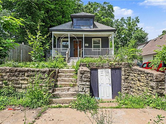 3rd image of 2524 Kensington Ave