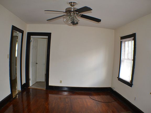 5th image of 5711 Warren Ave #2